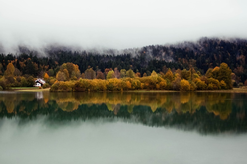 Jezero by Vanda Tuš