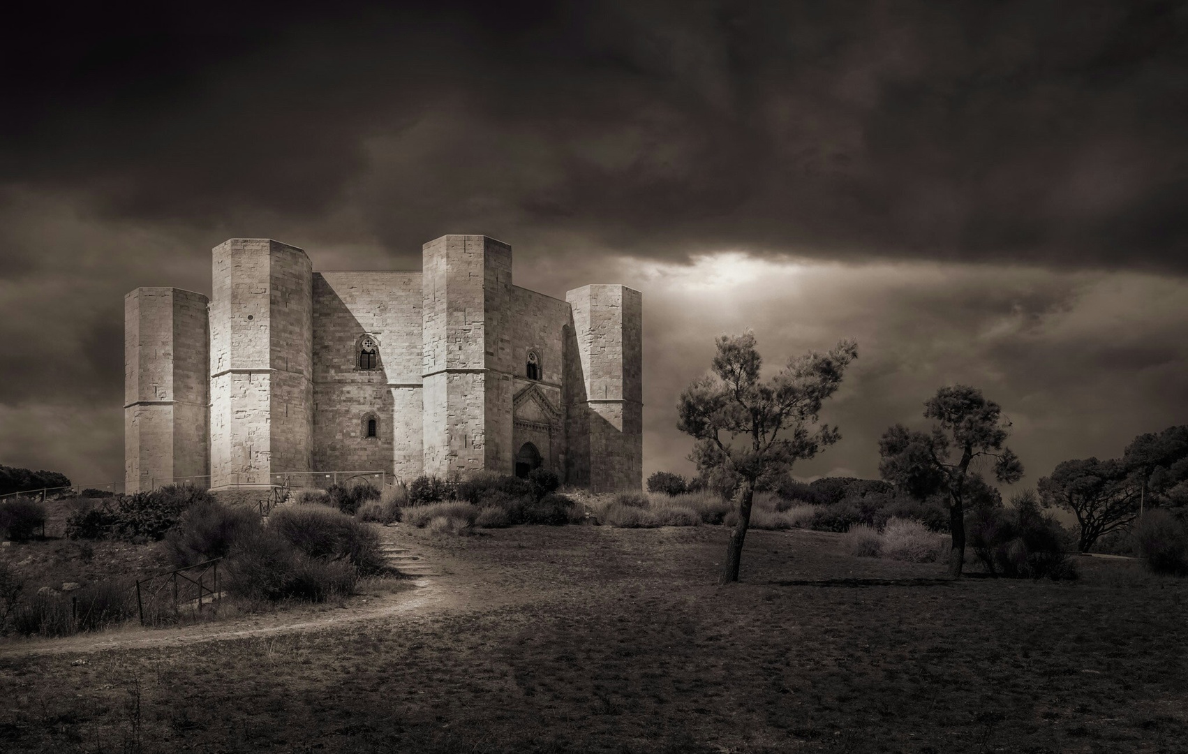 Castel del Monte, Italija by Jakob Noč