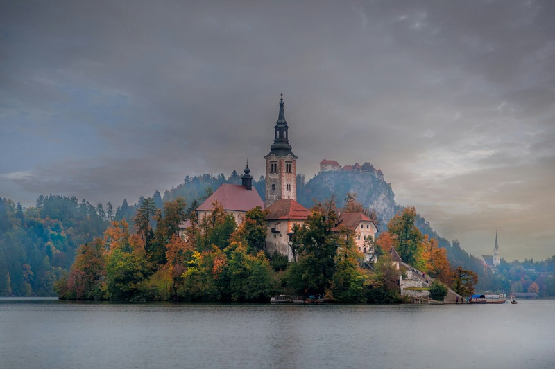 Bled v jesenskih barvah by Jakob Noč
