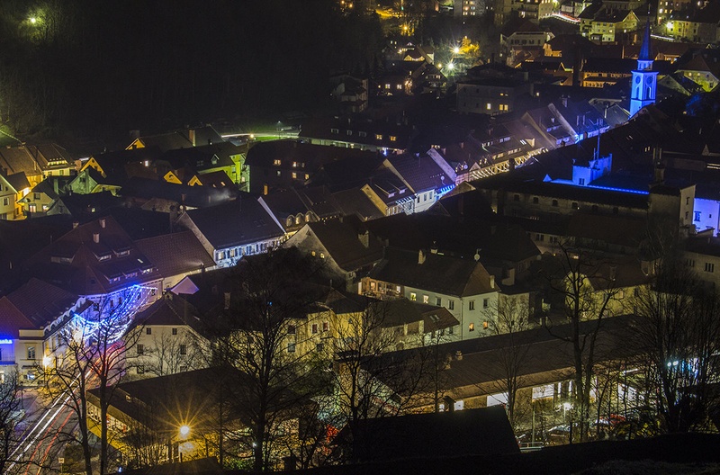 Decembrski Tržič ponoči by Mark Per