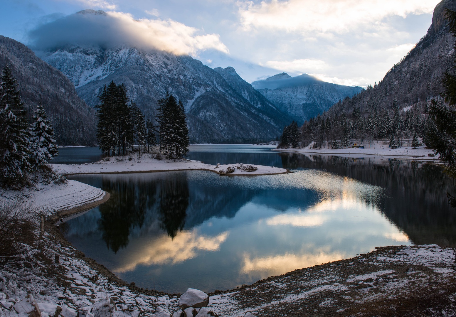 Rabeljsko jezero by Kristina Koncut