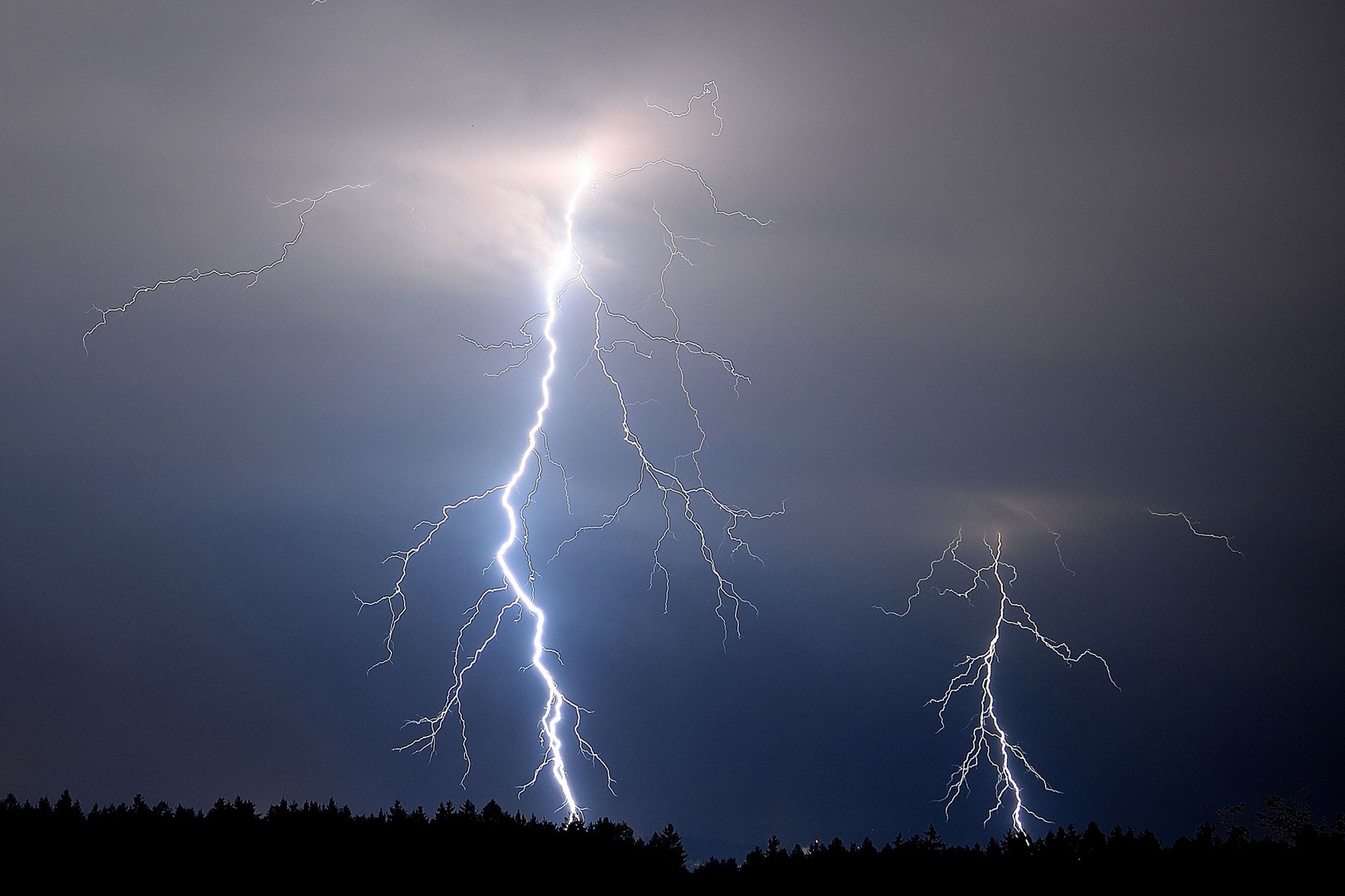 Lightning by Aleš Nemivšek