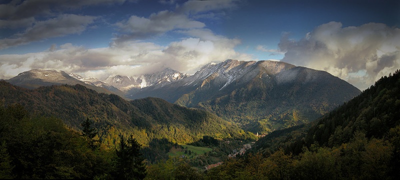 Pogled v dolino by Janez Meglič