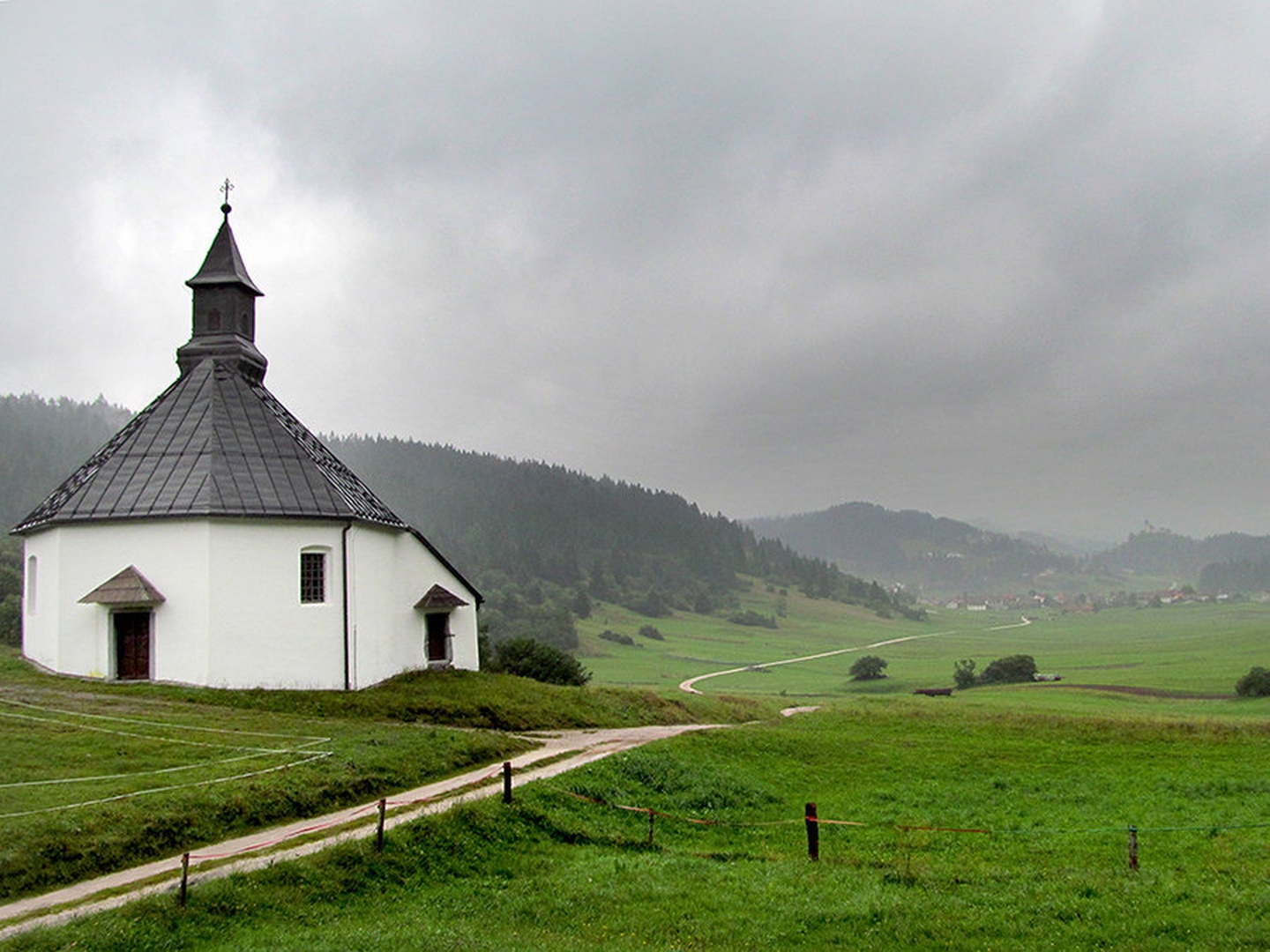 Kapelica sv.Florijana by Janez Meglič