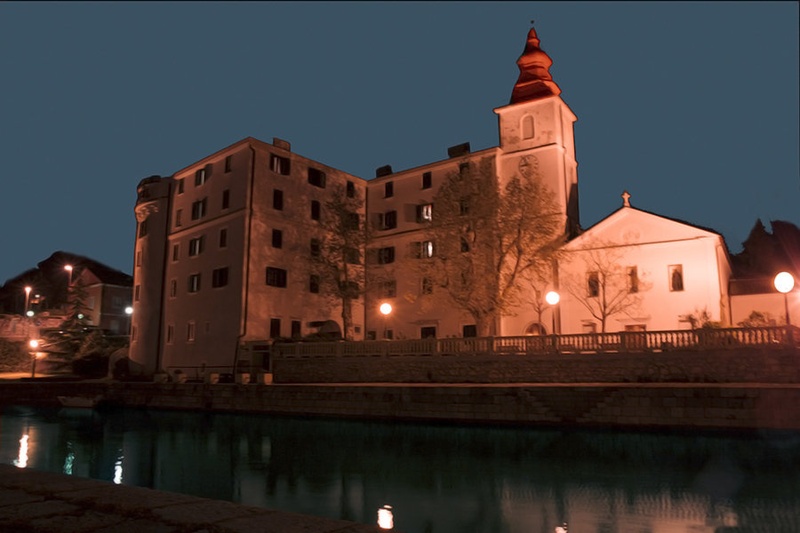 Hotel by Roman Žonta