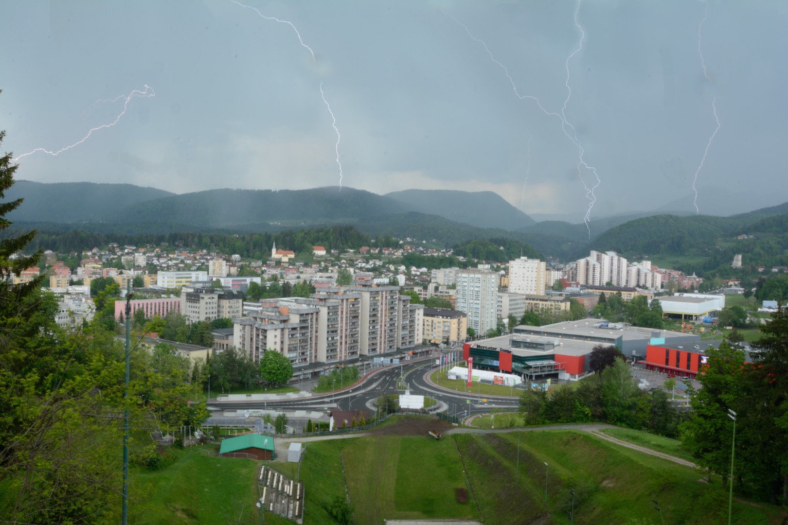 Nevihtno nebo nad Velenjem by