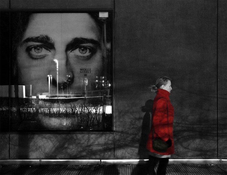 City is looking for red. by Sašo