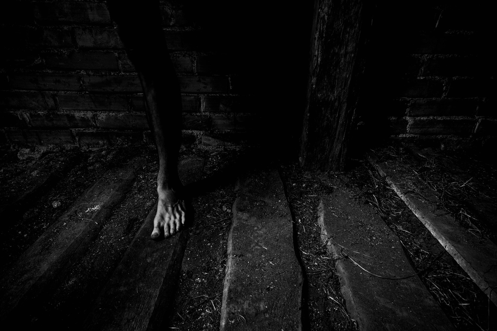 Noga in steber by Morbidnez