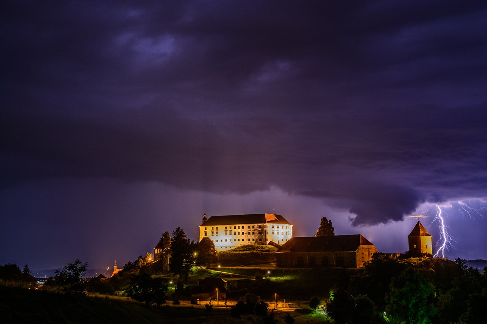 Pogled na Ptujski grad by Matej Štegar