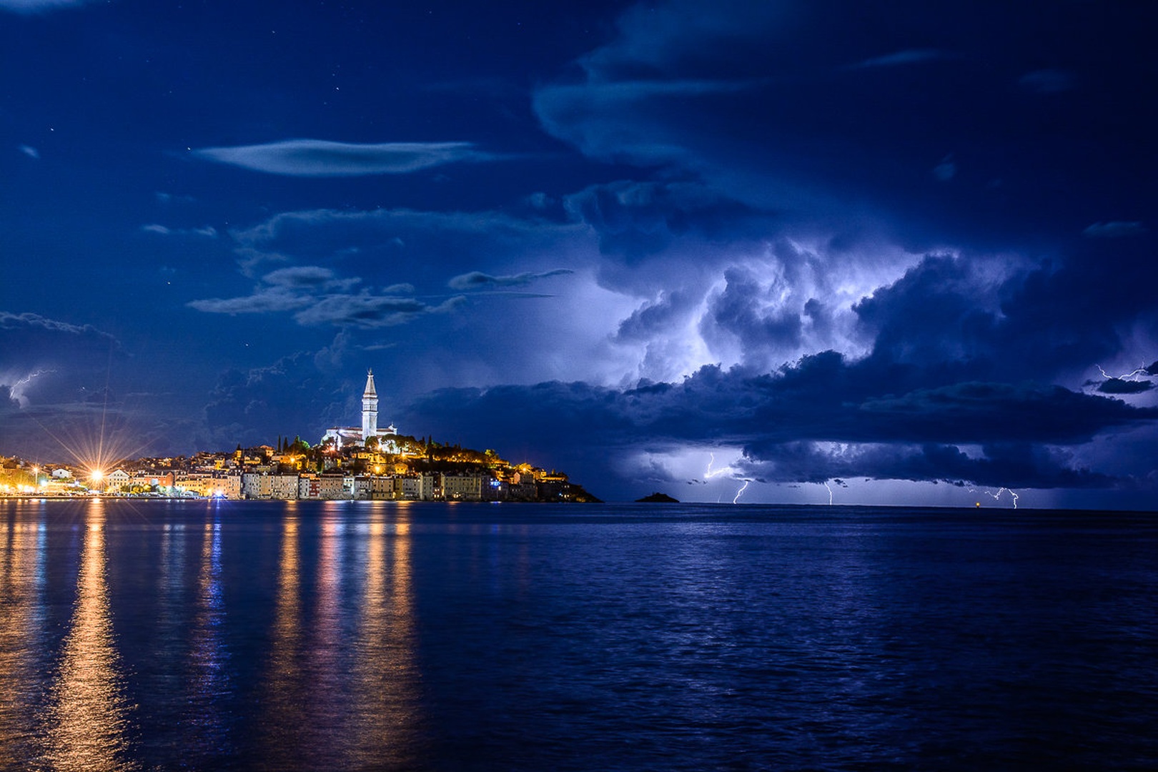 Pogled na čudovit Rovinj by Matej Štegar