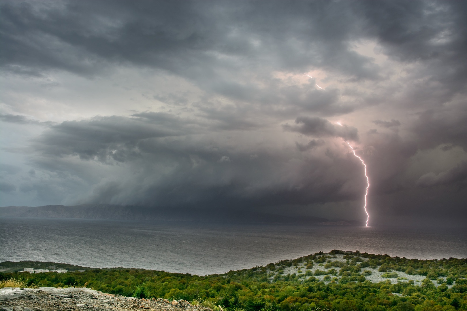 Pestro popoldne nad Kvarnerskimi otoki by Matej Štegar
