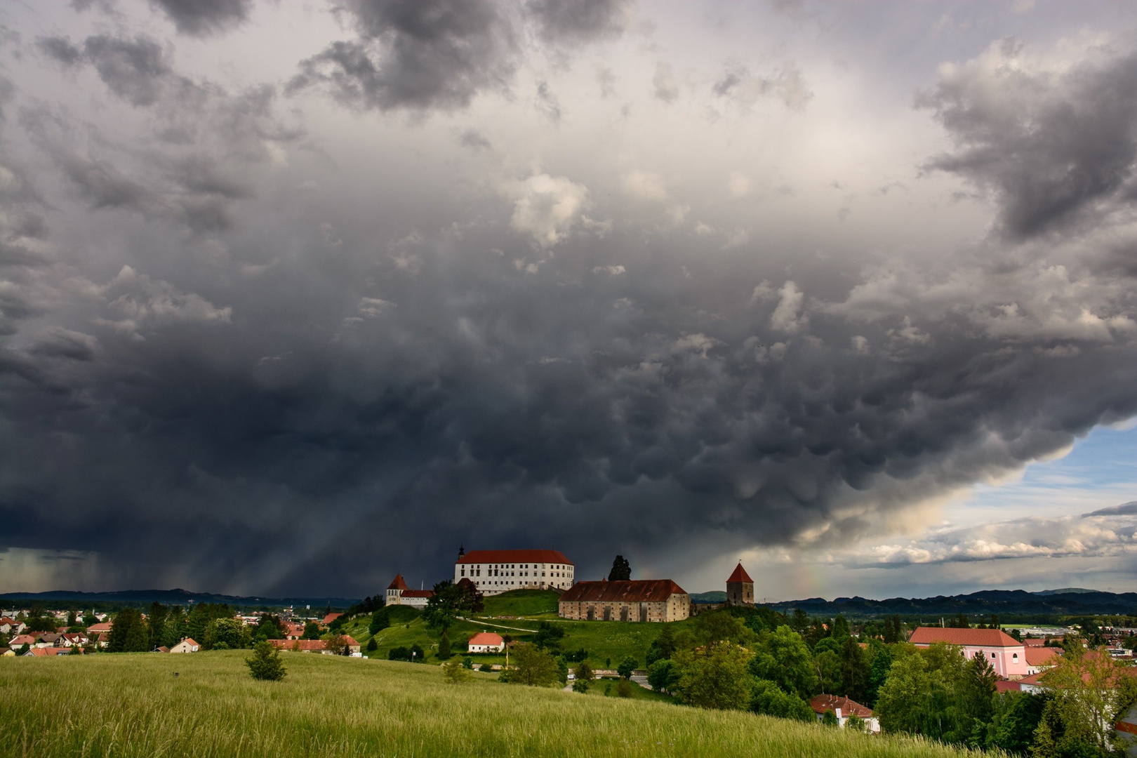 Grozeče nebo nad Ptujem by Matej Štegar