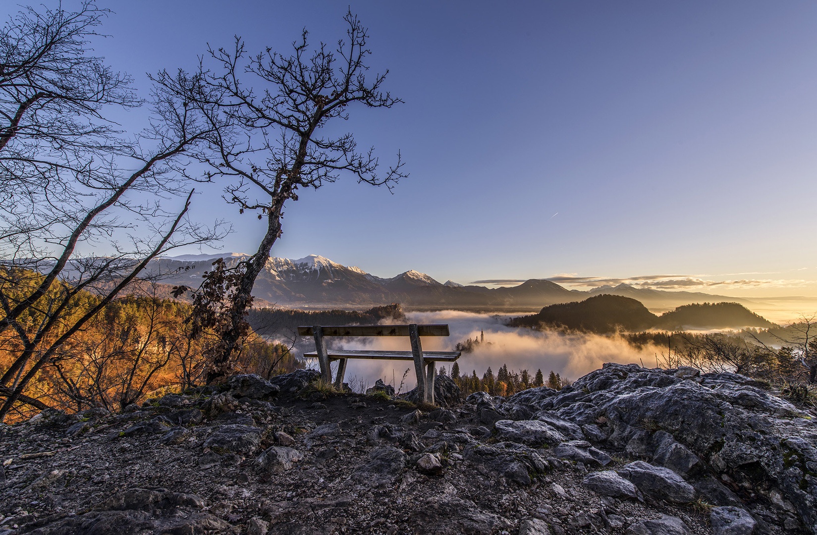 Bled v megli by A