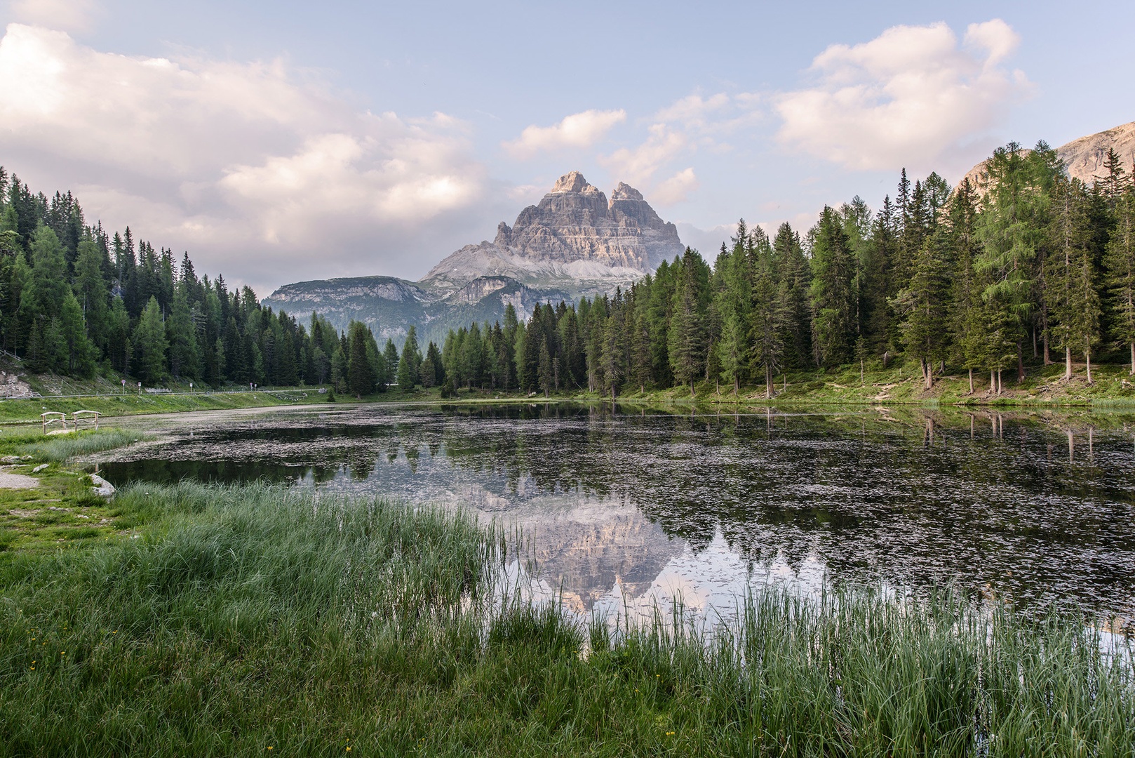 Jezero Antorno v Dolomitih by A