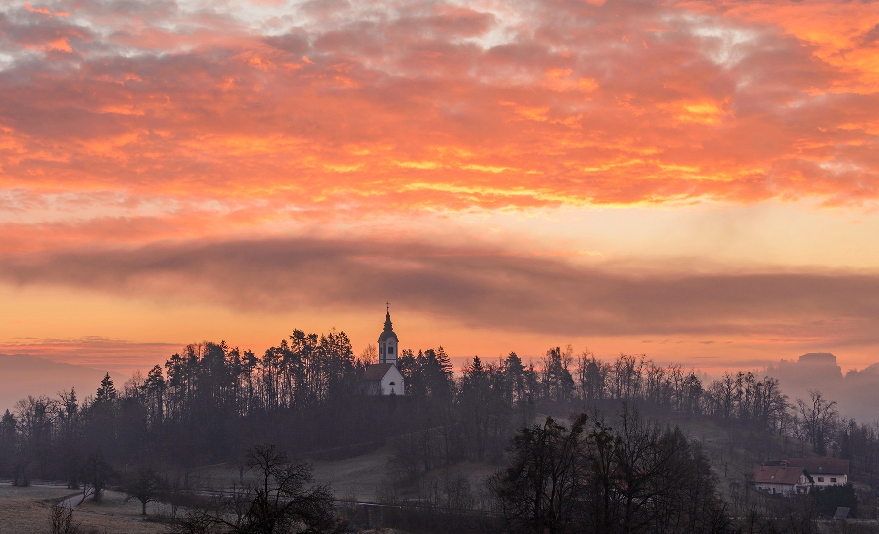 Pred vzhodom by A