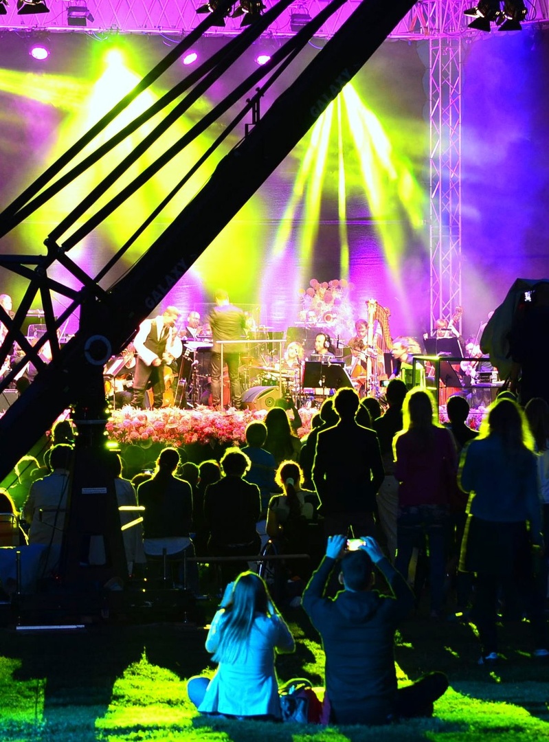 Poletni koncert. by Lojze Burja