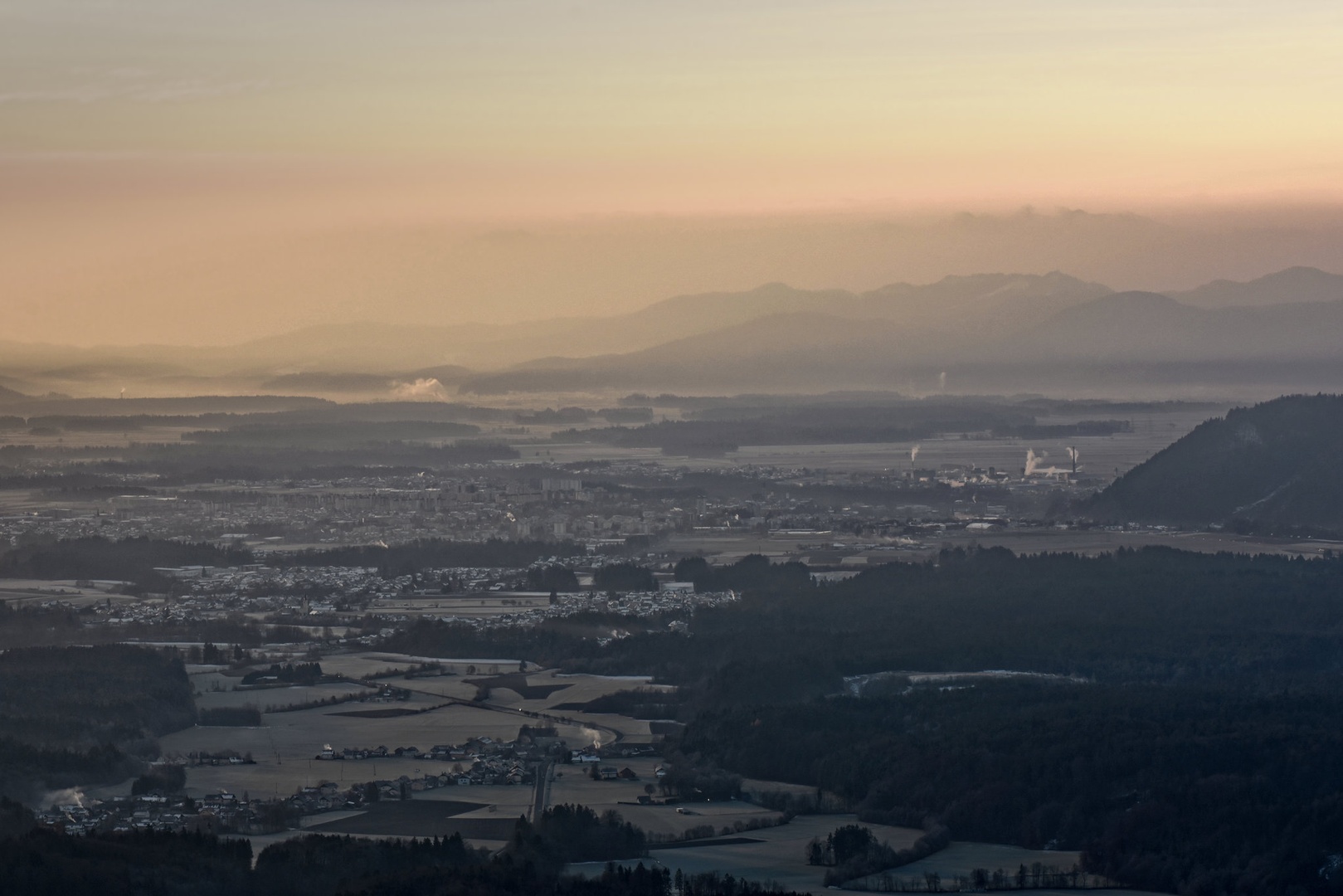 Kranj, zgodaj zjutraj. by Boris Novković