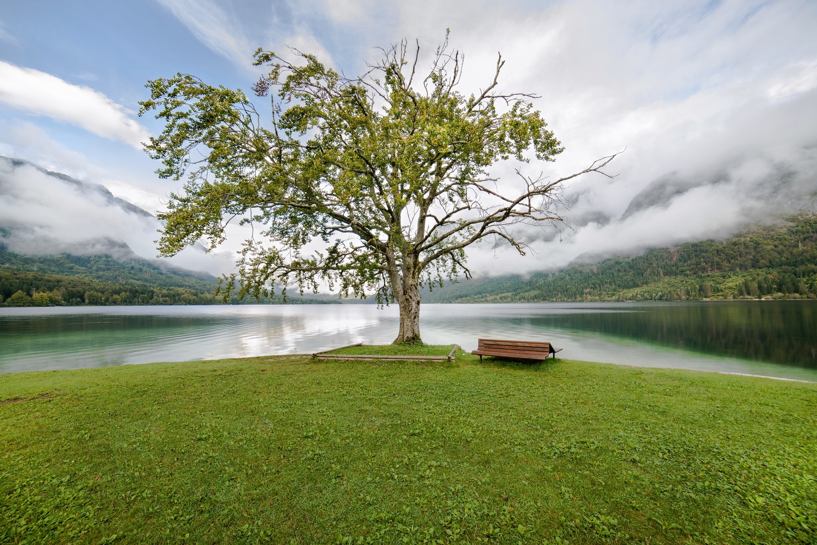 Bohinjsko jezero. by Boris Novković