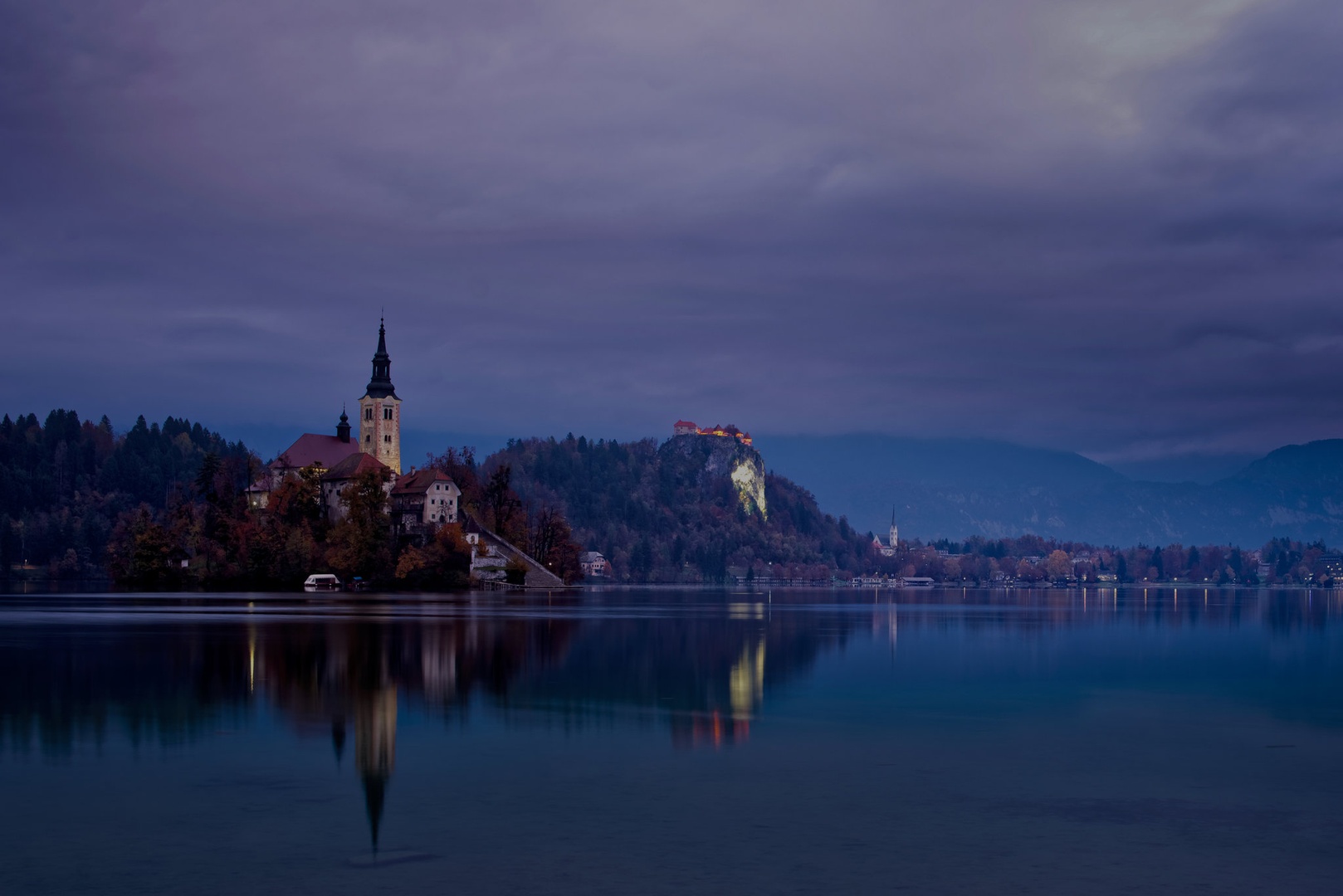 Blejsko jezero. by Boris Novković