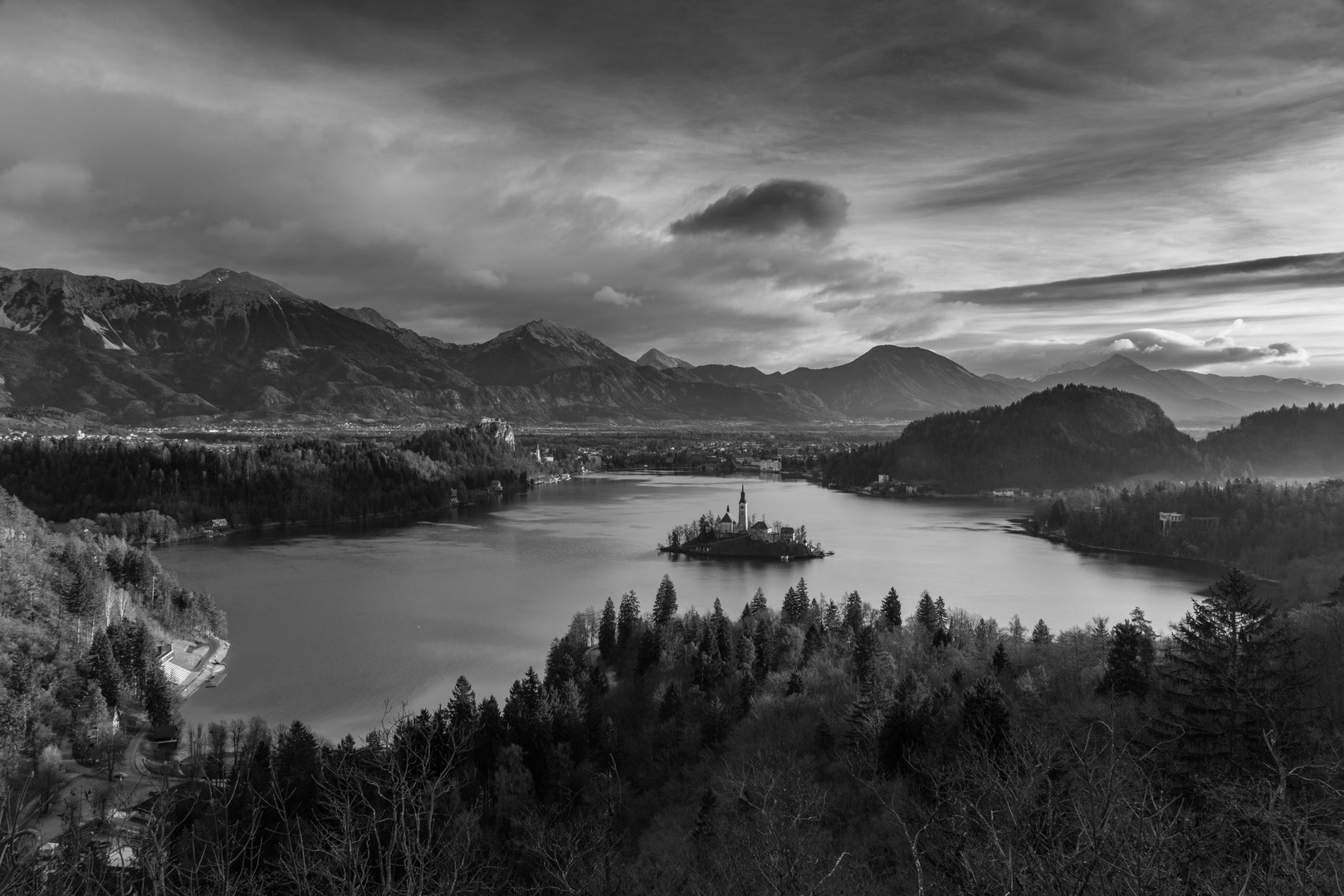 Blejsko jezero. by Boris Novković