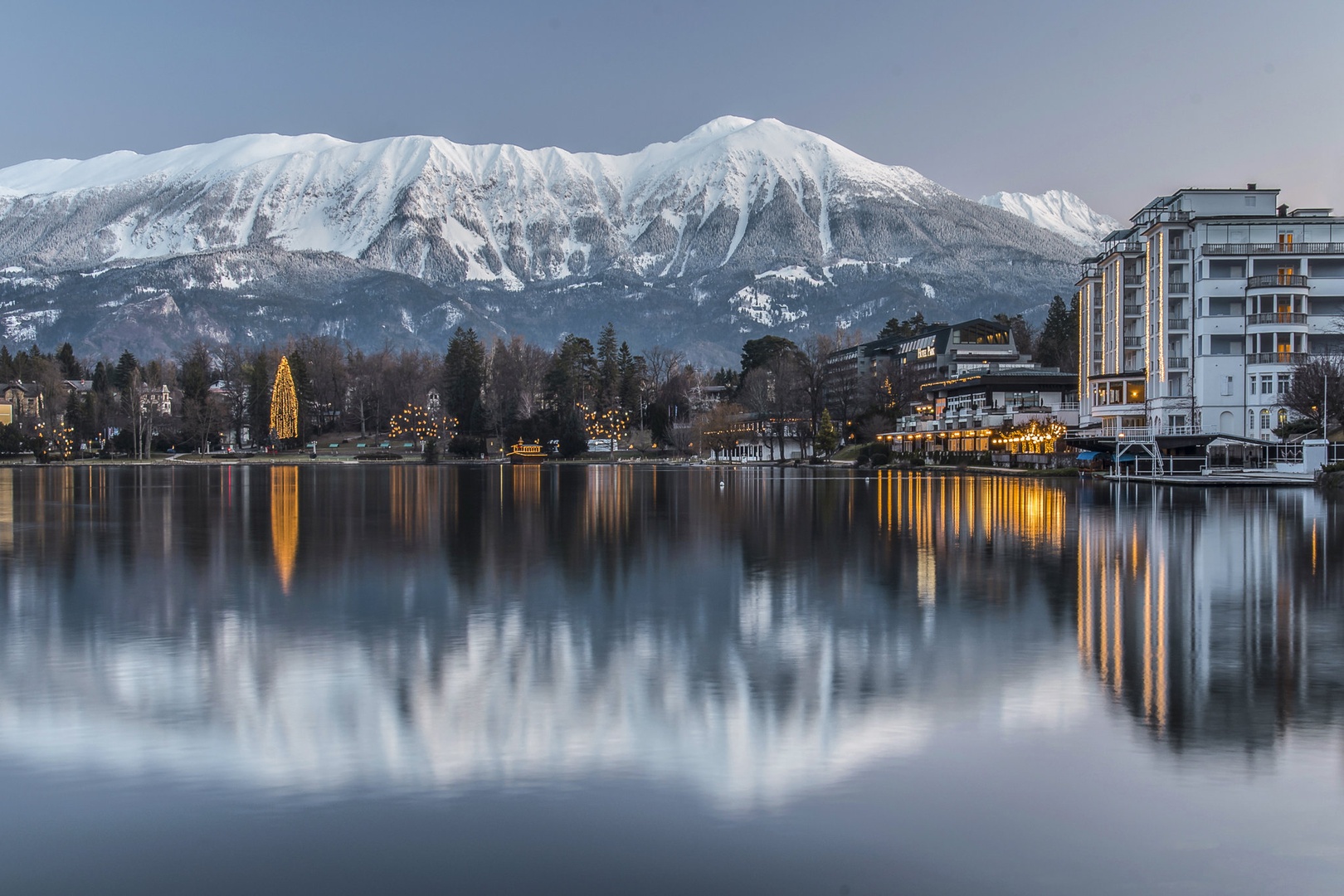 Blejsko jezero. by Boris Novković