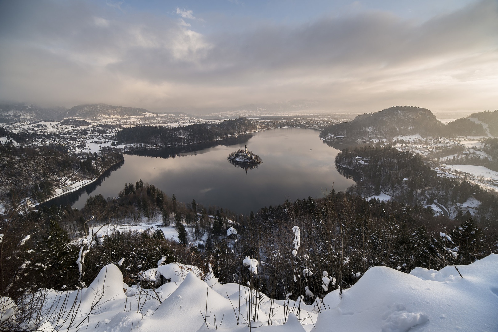 Blejsko jezero. by Boris Novković