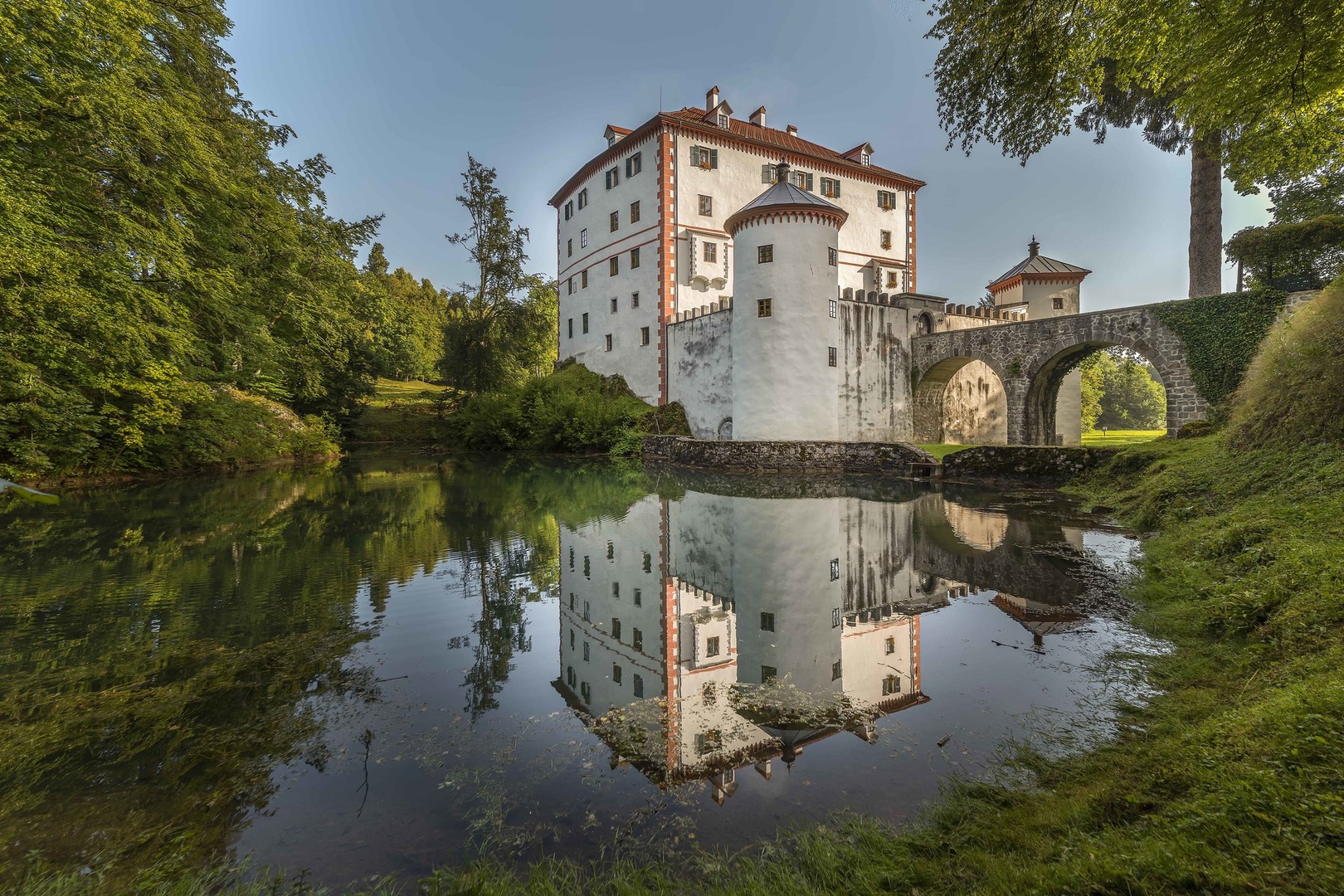 Grad Snežnik. by Boris Novković