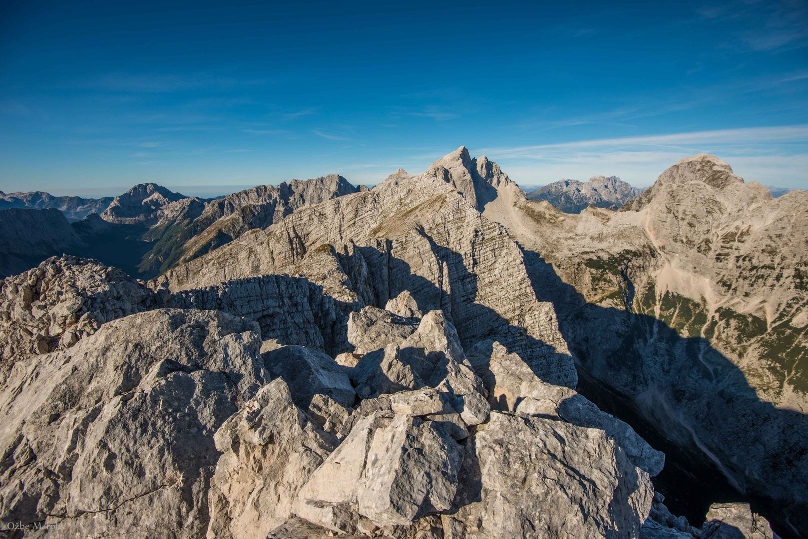 Na grebenu Mojstrovke-Travnik by Ožbe Marolt