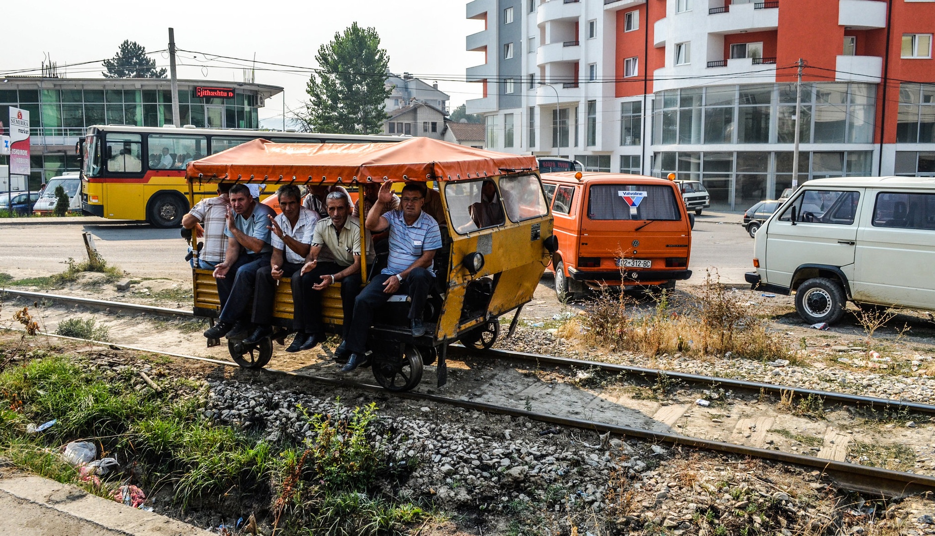 train "taxi".. by Damijan Ožvatič