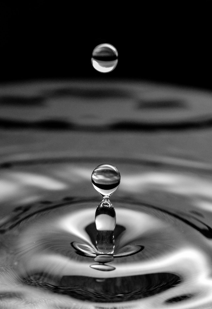 water drop by Damijan Ožvatič