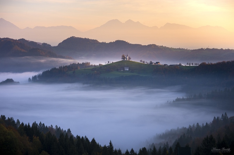Prvi žarki nad meglo by Klemen Bandelj