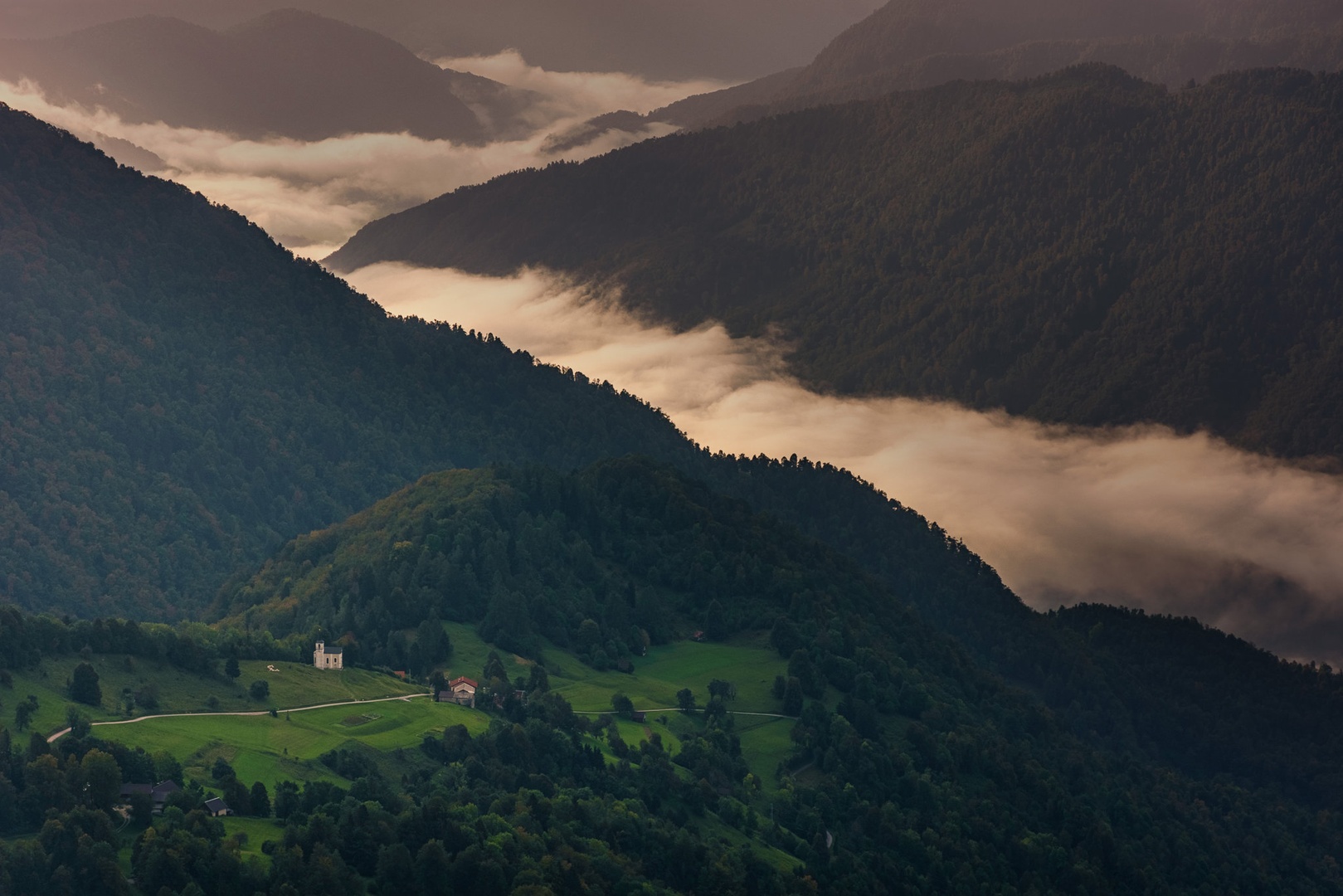 Vas Krn in meglice nad dolino Soče by Erik Smrekar