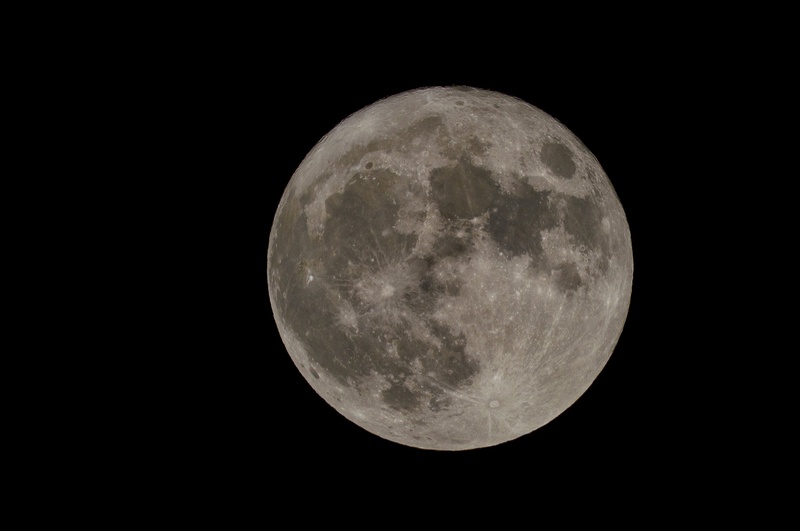 super luna by Miha Melihen