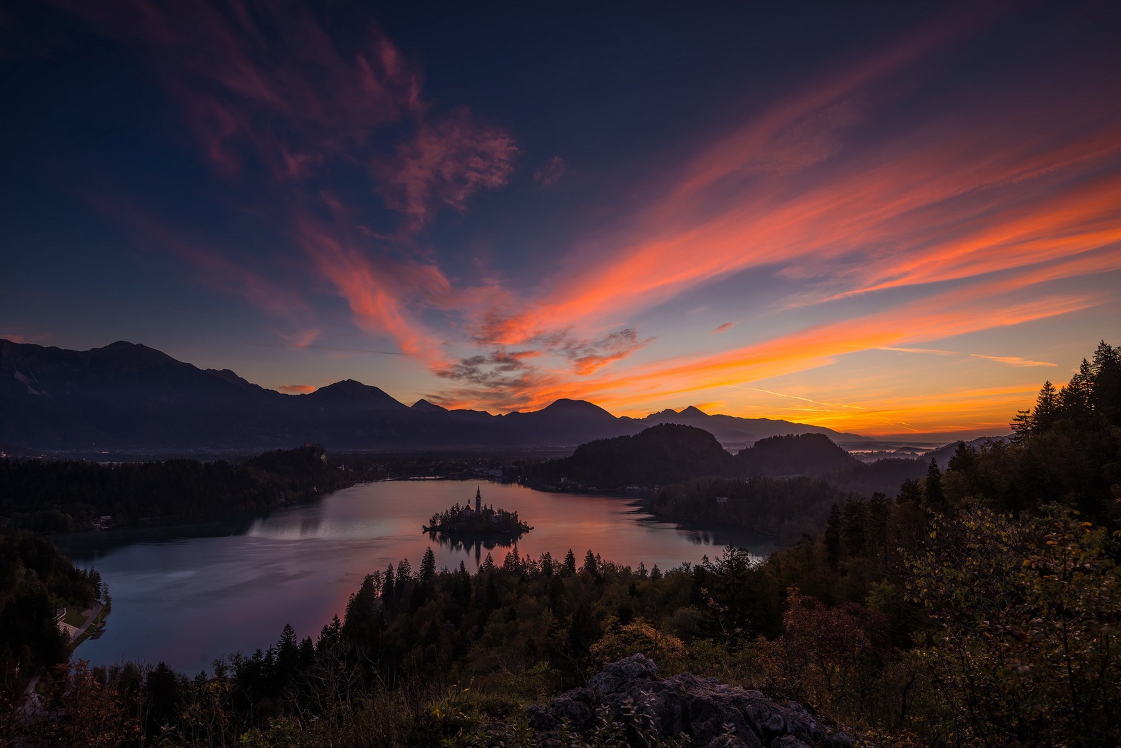Bled sunrise by Andraž Antonič