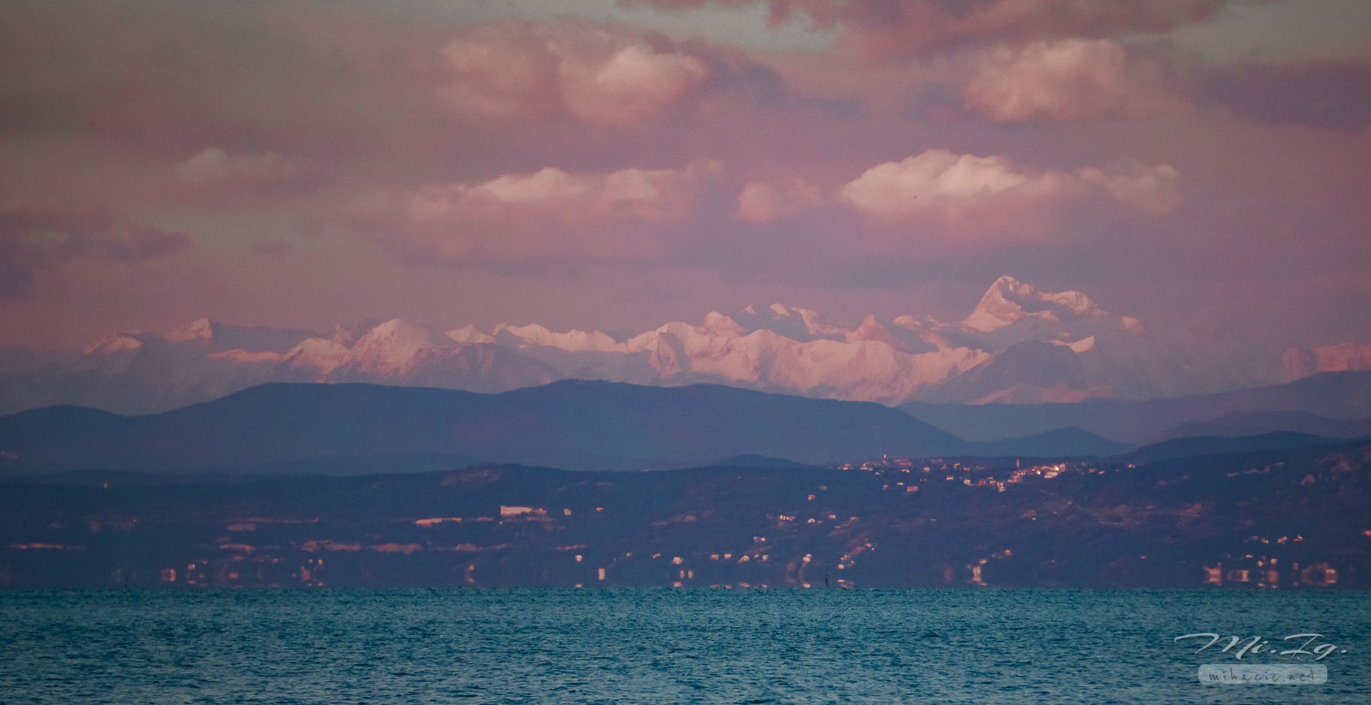 Triglav tam preko ... by Igor Mihačič