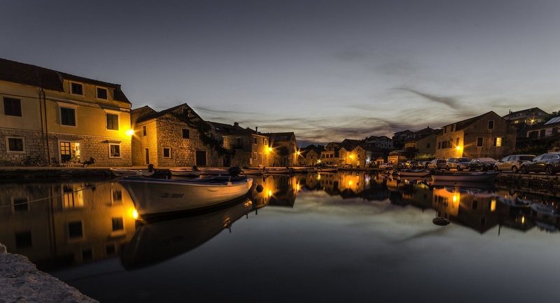 Vrboska na Hvaru by Robi Cmiljanič