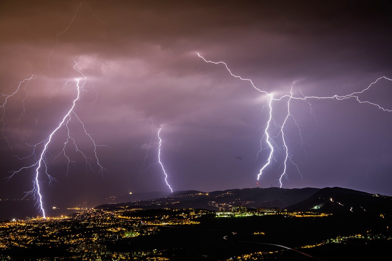 Strele nad mestom... by Dejan Košir