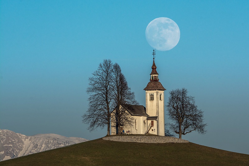 Polna Luna by Dejan Košir