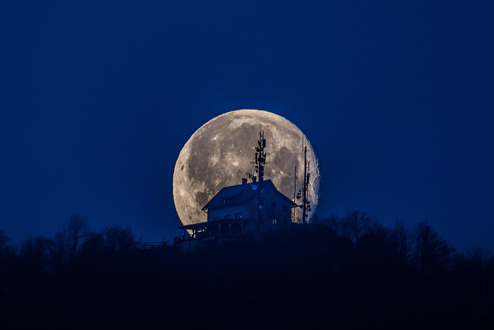 Marčevska Lubniška Luna by Dejan Košir