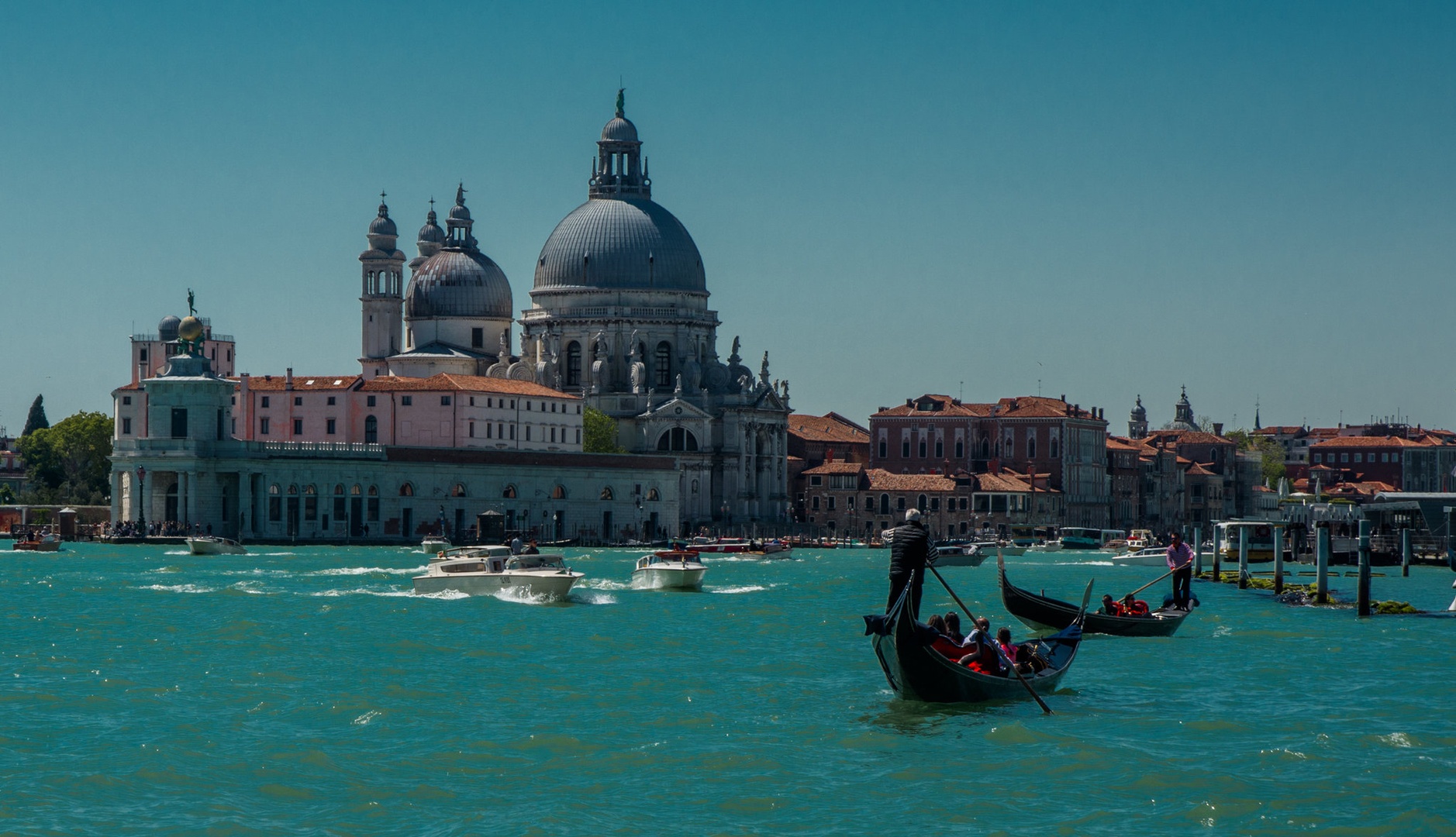 Venezia by Matej Pinosa
