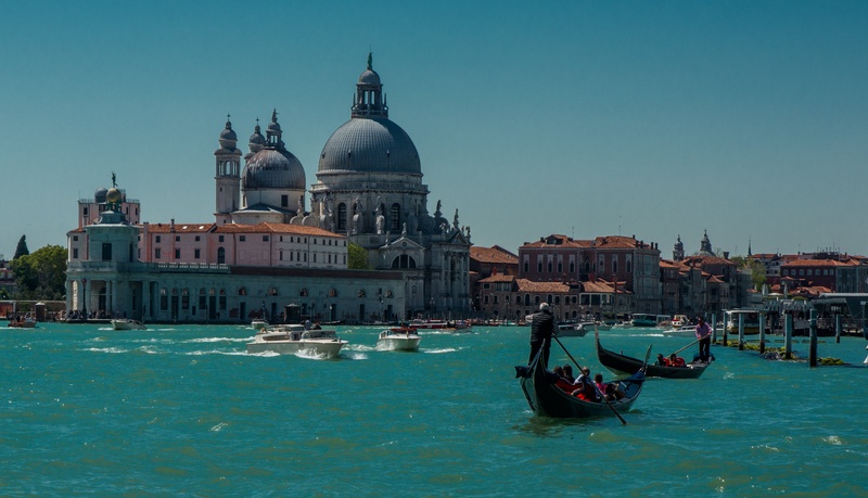 Venezia by Matej Pinosa