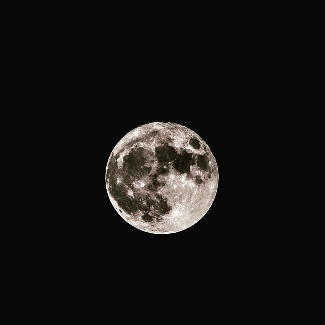 Super luna by Ivan Benk
