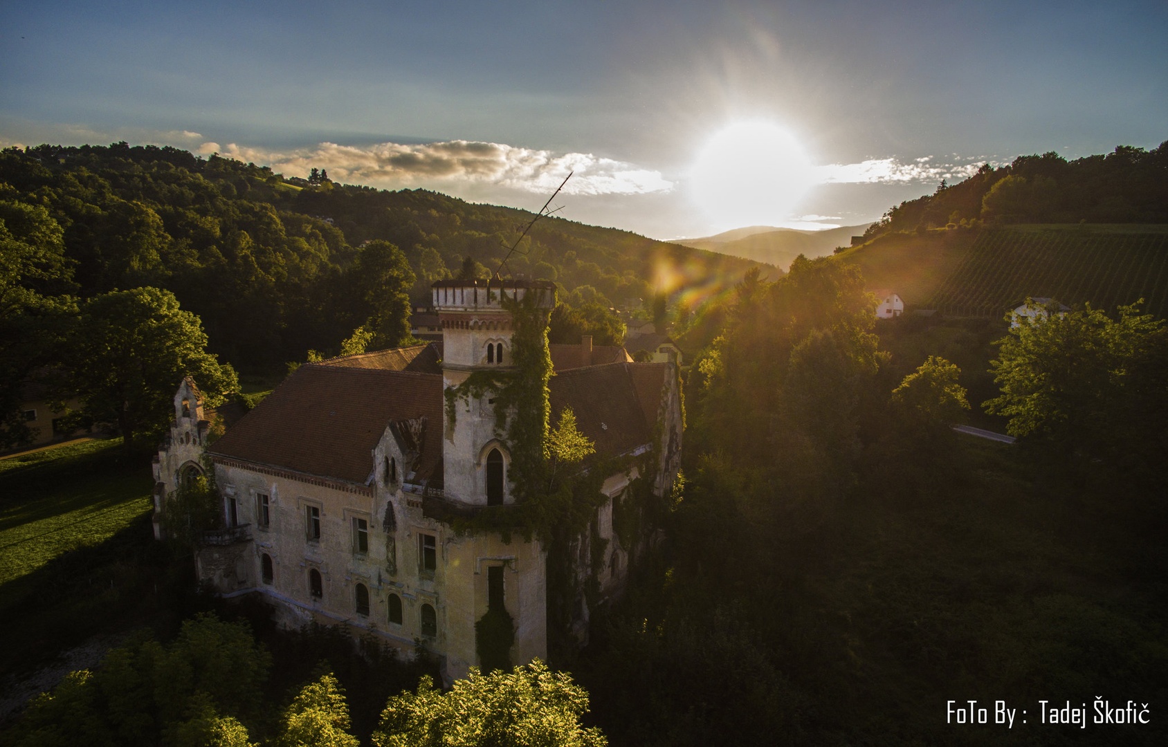 Grad Slivnica by Tadej Škofič