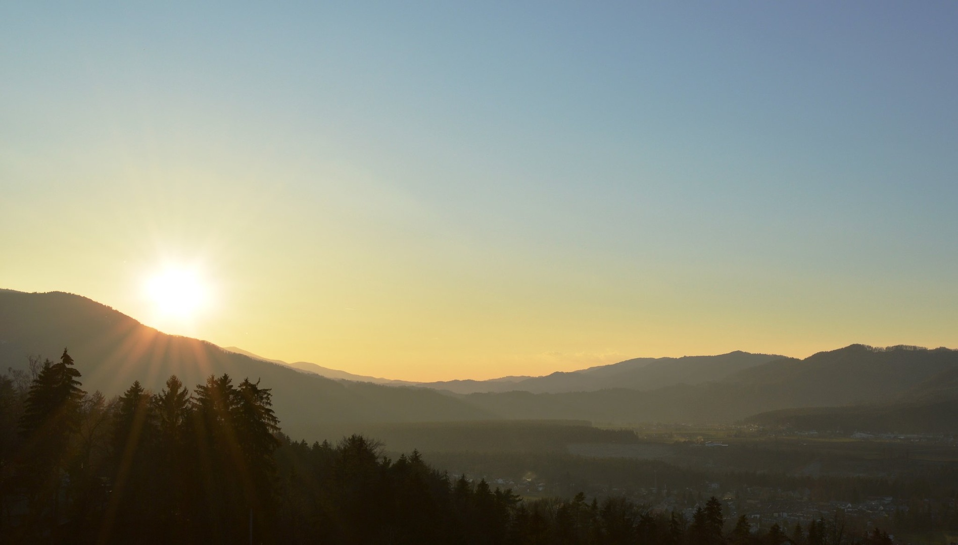 Sonce se poslavlja. by Nastja