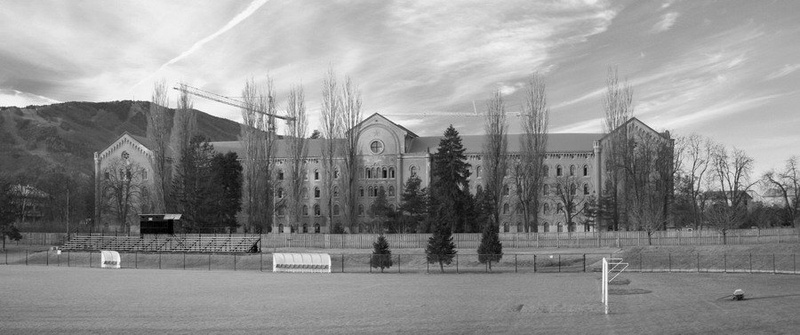 Vojašnica by samolacen
