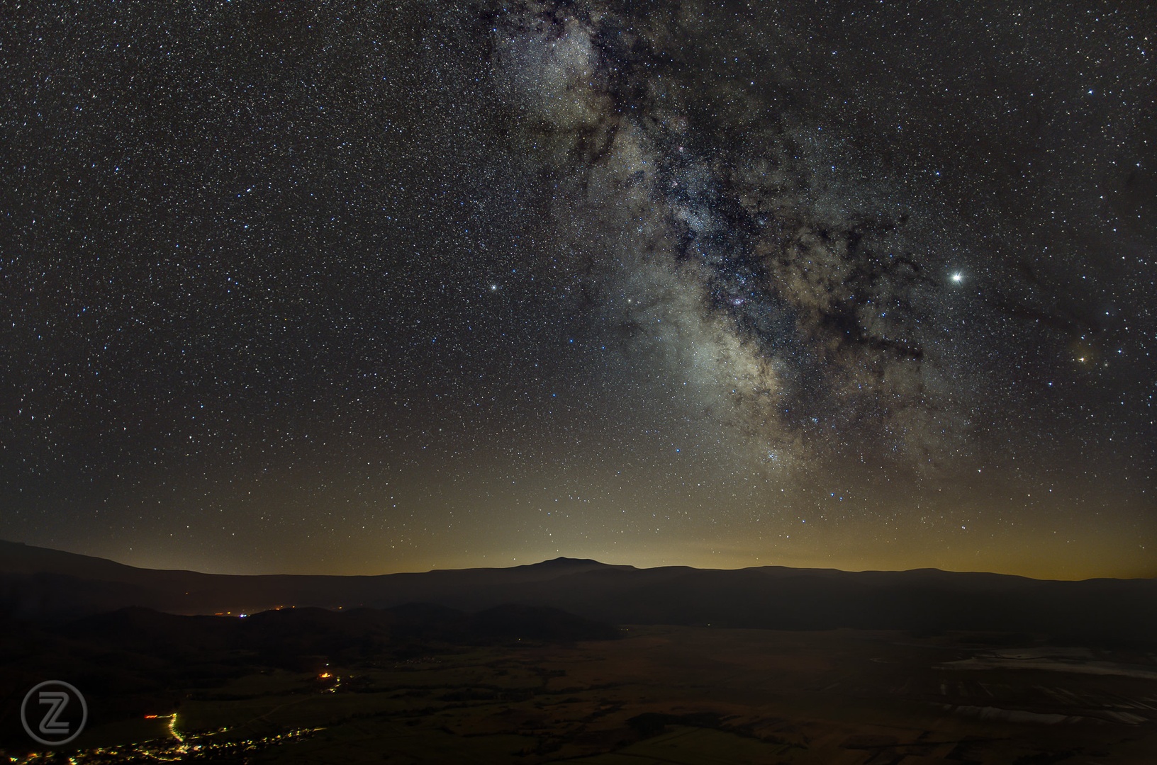 Galaktično jedro nad Snežnikom. by Zoran Vidrih