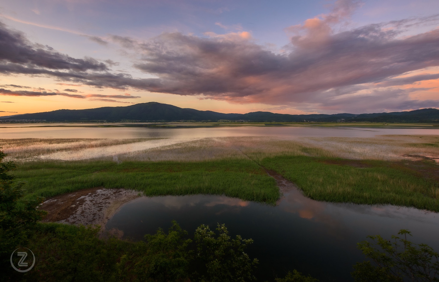 Cerkniško jezero in coprniška Slivnica by Zoran Vidrih