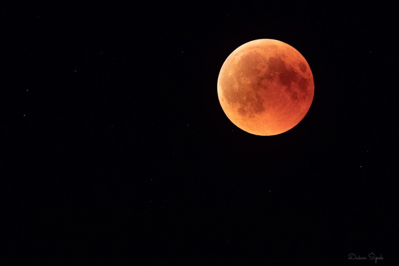 Lunin mrk by Dušan Šipek