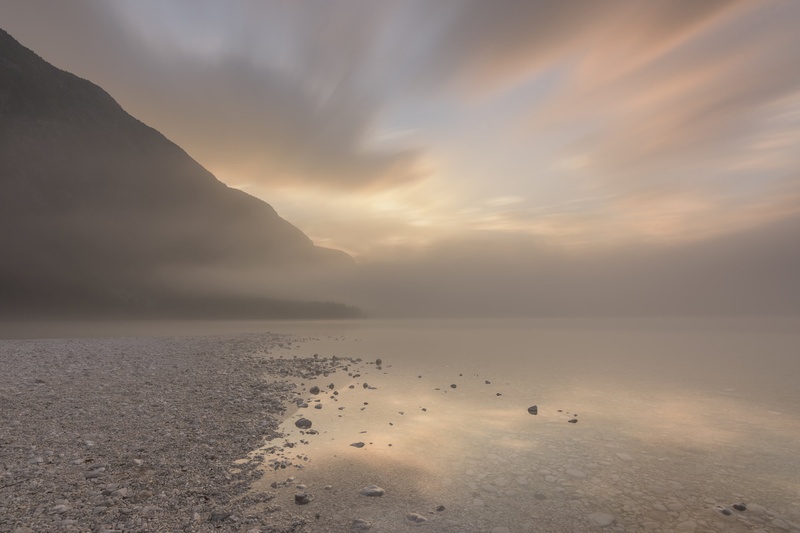 Jutro ob Bohinjskem jezeru by Domen Svetlin