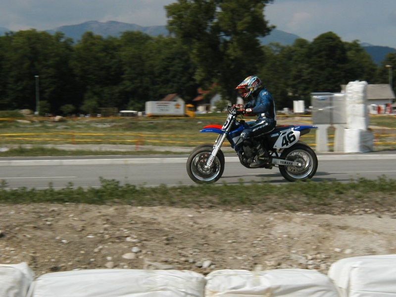 supermoto- isti motor (ob konkurenci) by dennis